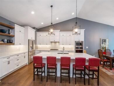 2841 SW 30th St, Des Moines, IA 50321 - photo 4