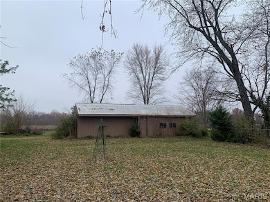 313 E Taylor St, Sorento, IL 62086 - photo 5