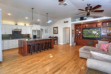 6- Kitchen Bar