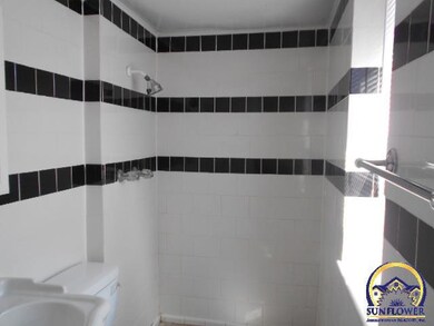 2319 SW Briarwood Plaza unit 107C, Topeka, KS 66611 - photo 5