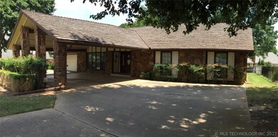 So many nice amenities!  Move in ready, low utilit