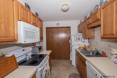 1611 Cambridge Manor Dr, Schenectady, NY 12302 - photo 7