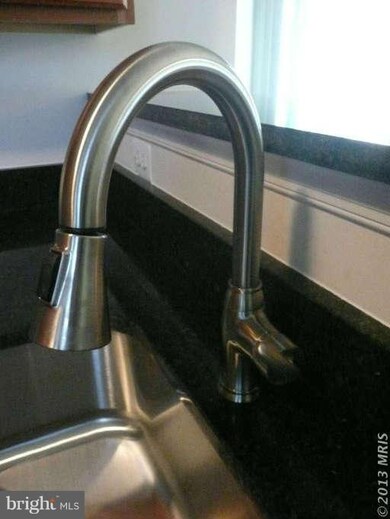 11337 Westbrook Mill Ln unit 301, Fairfax, VA 22030 - photo 4