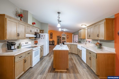 204 Cascade Dr unit 8, Lebanon, OR 97355 - photo 4