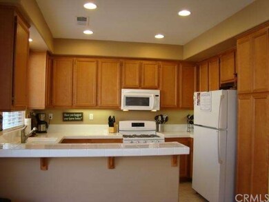 Cute kitchen with breakfast bar