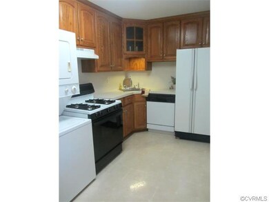 Kitchen with Updated Oak Cabinets, Stackable Washe