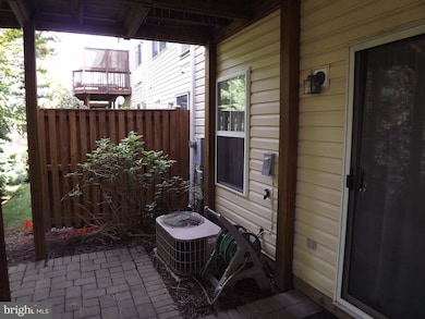 13422 Burrough Farm Dr, Herndon, VA 20171 - photo 6