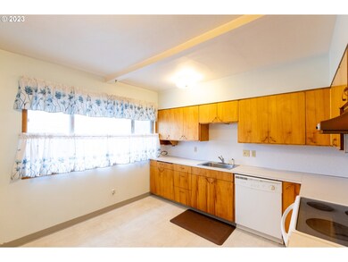 1005 E 9th St, the Dalles, OR 97058 - photo 7