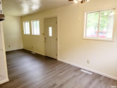 806 S College St, Lincoln, IL 62656 - photo 3