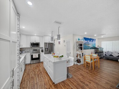 7026 Pine Tree Ln, West Palm Beach, FL 33406 - photo 6