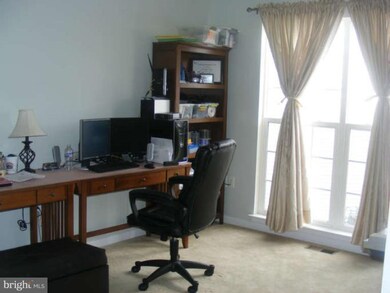 22304 Lost Branch Cir, Ashburn, VA 20148 - photo 5