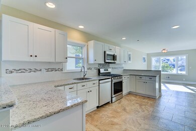 008--KITCHEN