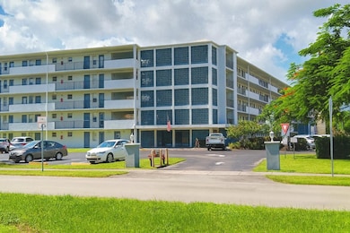 950 Hillcrest Dr unit 202, Hollywood, FL 33021 - photo 2