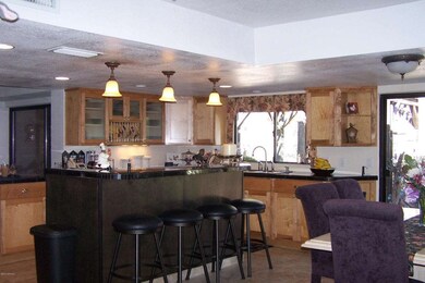 Kitchen/Breakfast Bar