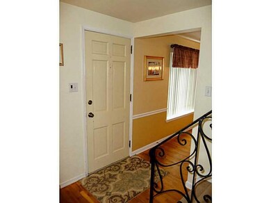 Entry/Foyer.
