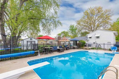 3710 Pacific St, Davenport, IA 52806 - photo 2