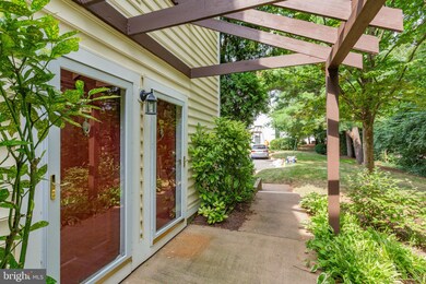 9921 Oakton Terrace Rd, Oakton, VA 22124 - photo 4