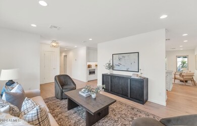 4048 E Coolidge St-large-002-038-TOD9223