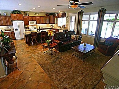 Large Great Room! Complete with Plantation Shutter