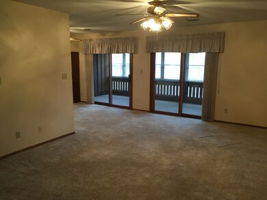 804 Carol Ct unit C2, Pontiac, IL 61764 - photo 4