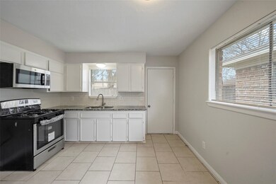904 Ellena Rd unit 16, Houston, TX 77076 - photo 7