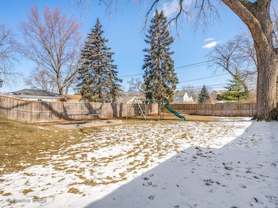 261 N Berteau Ave, Elmhurst, IL 60126 - photo 2