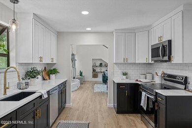 4126 Honeysuckle Cir, Middleburg, FL 32068 - photo 7