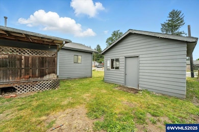 410 SW Broadway St, Mill City, OR 97360 - photo 3