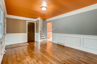 5026 Tamarack Boulevard-large-007-4-Livi
