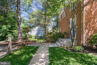 8576 Chester Grove Ct, Springfield, VA 22153 - photo 2