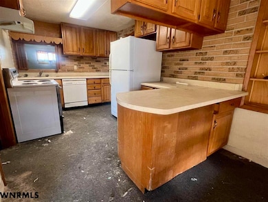 1001 W Overland, Scottsbluff, NE 69361 - photo 3