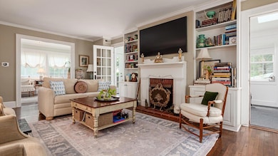 08-z 525 W College St008