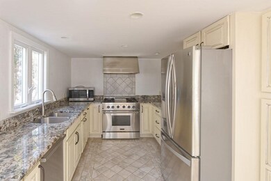 43 Lincoln Ct, Hudson, MA 01749 - photo 4