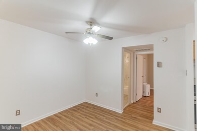 11208 Chestnut Grove Square unit 5, Reston, VA 20190 - photo 5