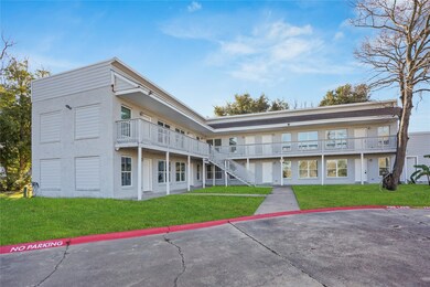 1803 Oak St unit 11, La Marque, TX 77568 - photo 2