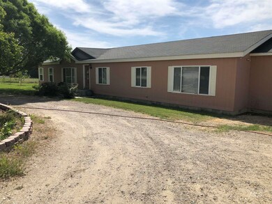 2377 Lower Pond Ln, Homedale, ID 83628 - photo 2