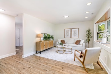 1723 Monterey Ct, Cincinnati, OH 45223 - photo 2