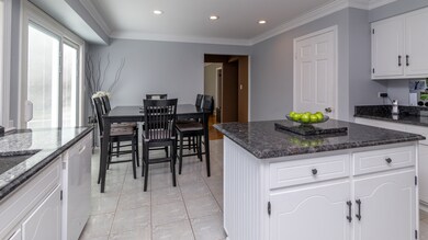 4531 Dawngate Ln, Rolling Meadows, IL 60008 - photo 7