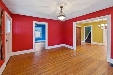 922-W-Broadway-10