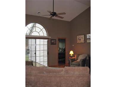 Great room with vaulted ceiling and circle top win