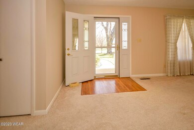 801 N Blackhoof St, Wapakoneta, OH 45895 - photo 5