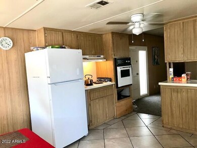 KITCHEN AREA D72