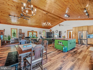 104 Golden Ln, Berkeley Springs, WV 25411 - photo 6