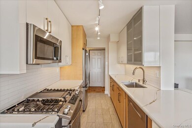 Seville unit 9R, Bayside, NY 11360 - photo 3