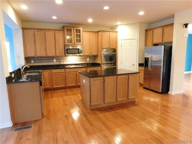 Upgraded lighting package, Upgraded Hardwoods, Isl