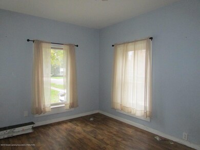 3_621 Randolph living room