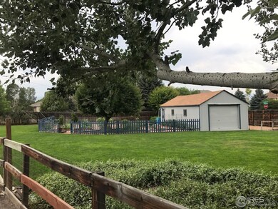 Garden & detached 600sf building