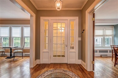Open the door to see large spaces and beautiful in