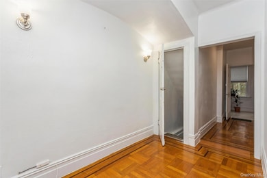 1646 Radcliff Ave, Bronx, NY 10462 - photo 5