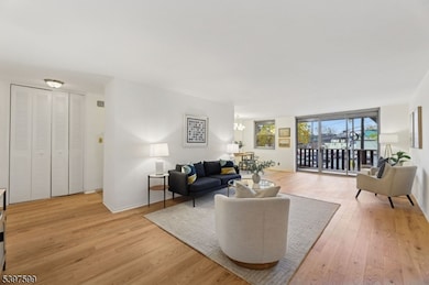 Bellaire House Condominiums unit 2G, Montclair, NJ 07043 - photo 3